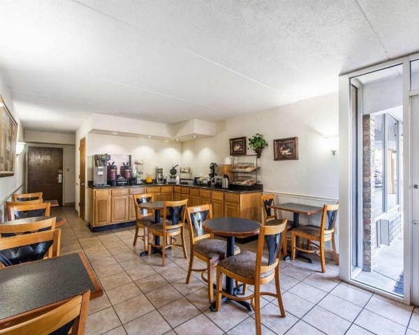 Rodeway Inn Sweetwater image 28